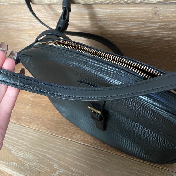 Authentic Louis Vuitton crossbody ❌SOLD❌ - Picture 9 of 16